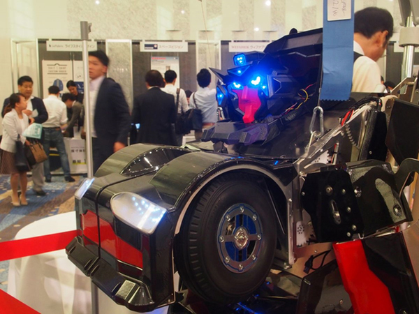 変形ロボ・クルマIoT・特殊ドローンに注目 激混みのトーマツベンチャーサミット2016