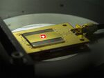 世界最小、原子2個のラジオを開発
