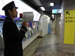 東京メトロ、メガホン型の音声翻訳機「メガホンヤク」を大晦日より導入