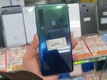 4眼カメラ搭載スマホがついに出た　「Galaxy A9」がアキバに