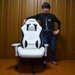 勉強の効率とモチベーションが爆上がり!!  AKRacingのティーンズ向けゲーミングチェア「PINON」は"魔法の椅子"だった