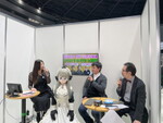 目と目が合うメイドロボにタジタジ!?　UPDATE EARTHの現場を“敏腕”編集者が生レポート